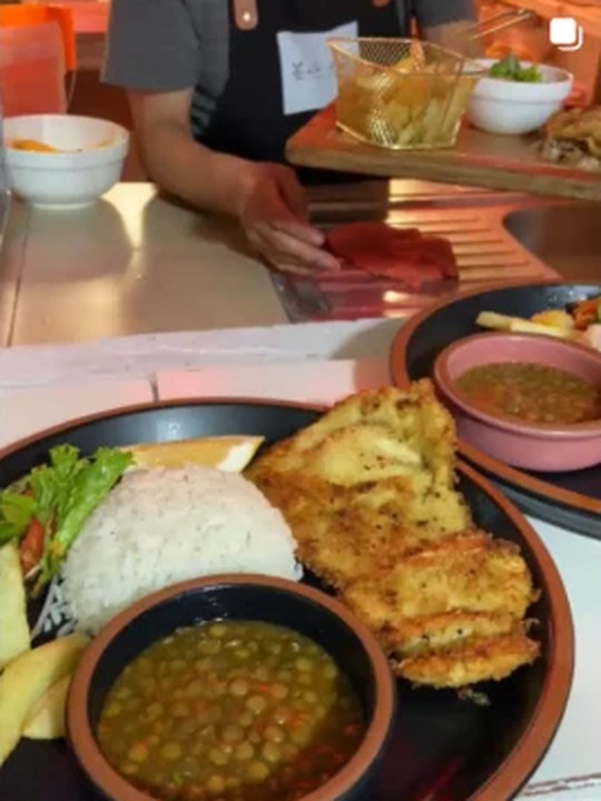 Almuerzo de La Riel